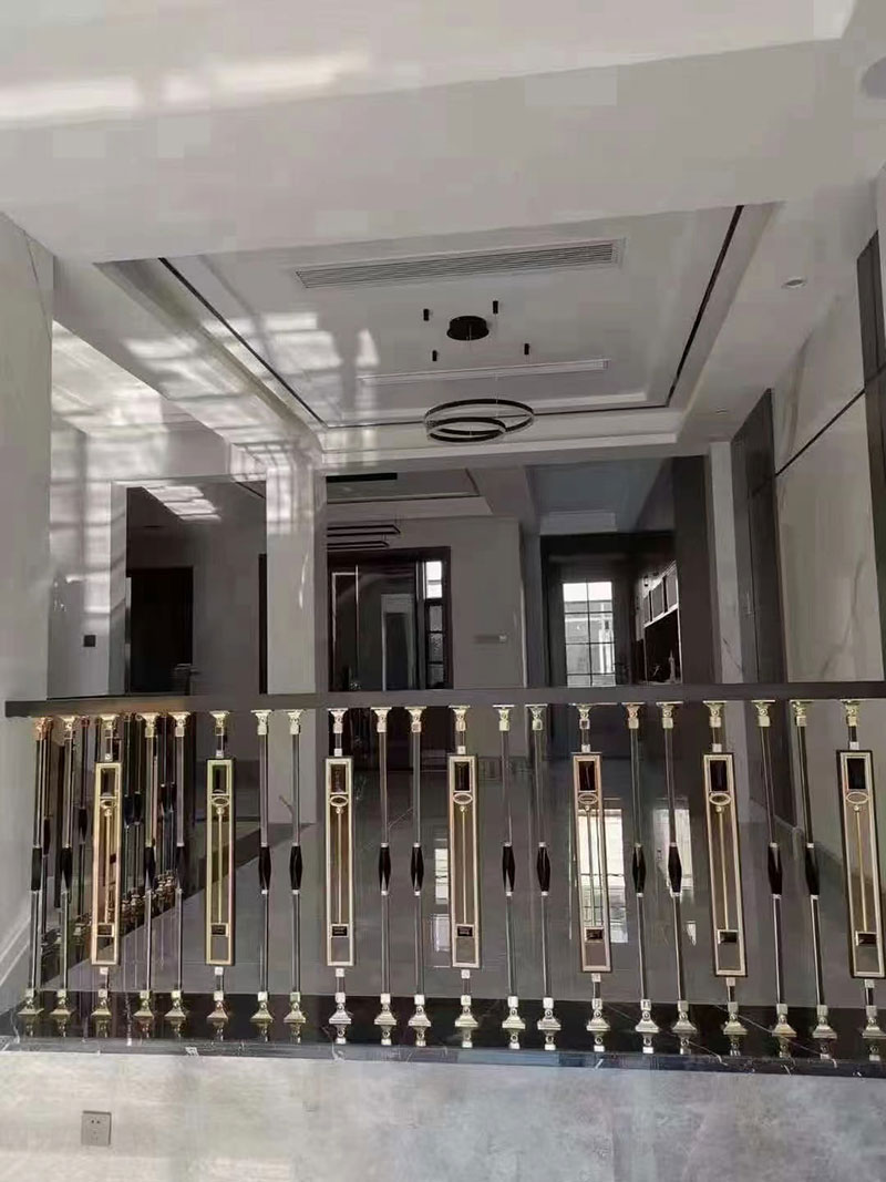 銅藝樓梯扶手設計