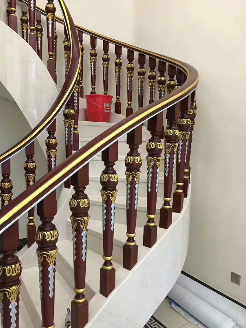 法式風格別墅室內實木樓梯